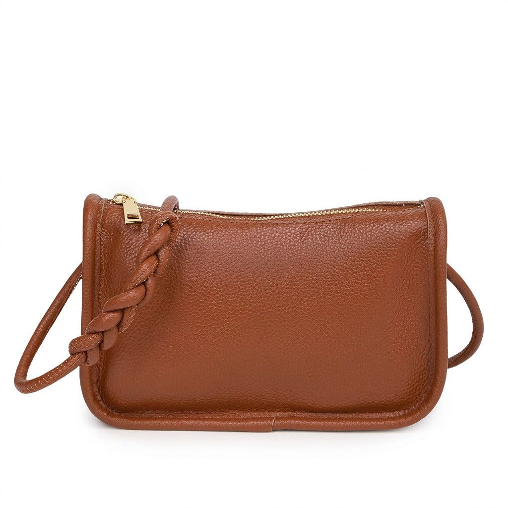 Sac porté épaule en cuir cognac Capucine avec anse tressée, vue de face sur fond blanc