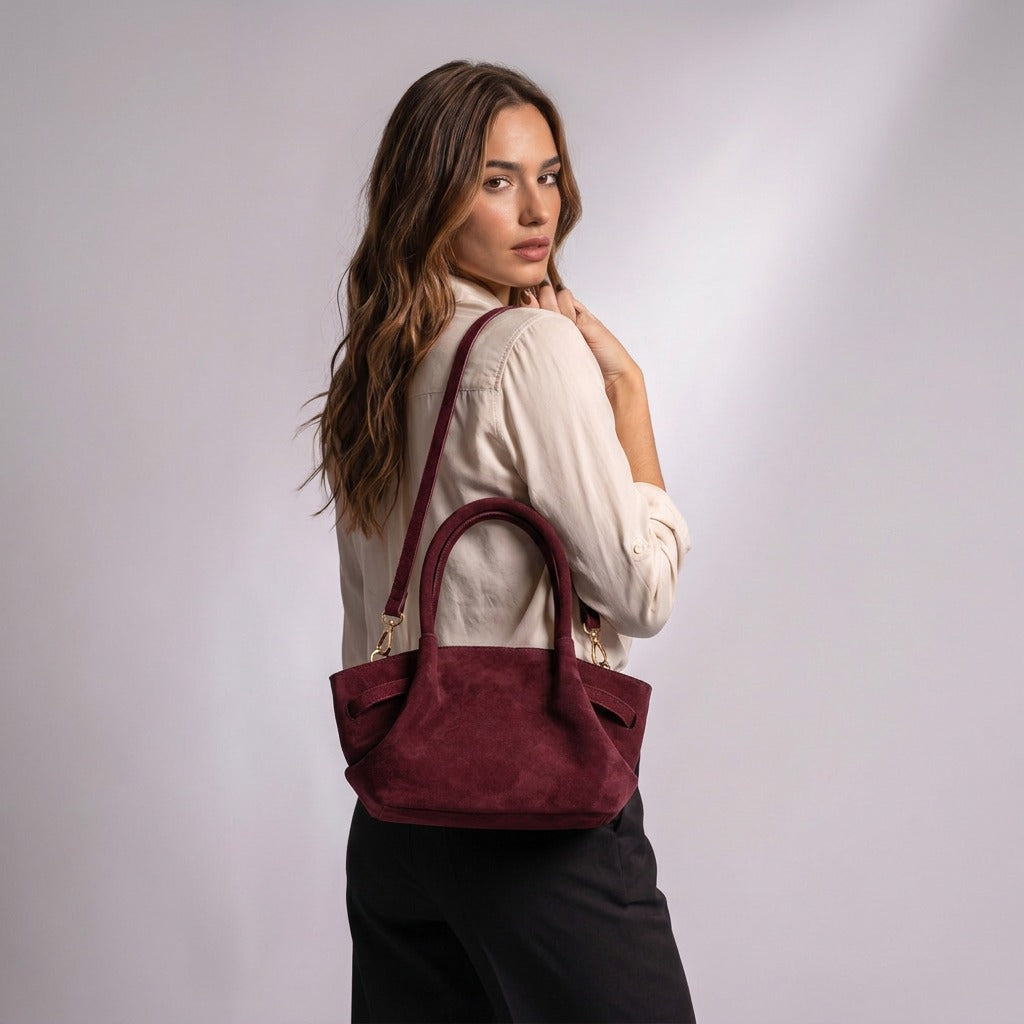Sac trapèze Flore bordeaux porté à l'épaule, vue de dos