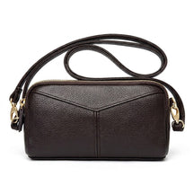 Sac bandoulière en cuir chocolat Mathilde, vue de face sur fond blanc