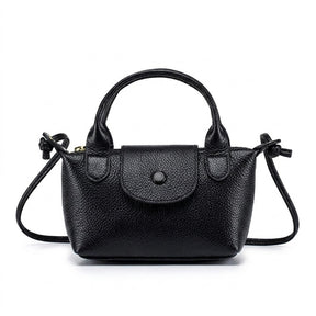 Petit sac à main en cuir noir Noémie à rabat arrondi, vue de face sur fond blanc