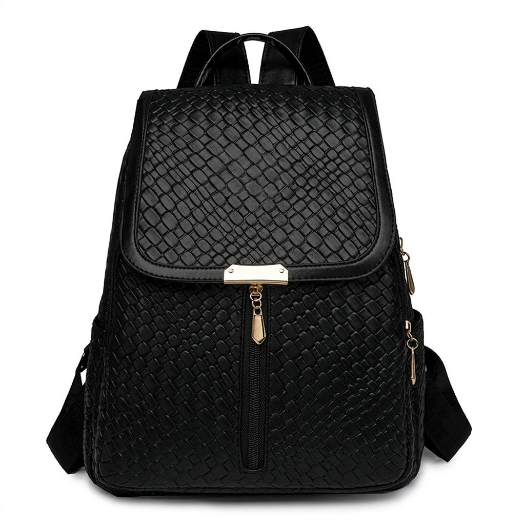 Sac à dos en cuir tressé noir Eulalie avec fermoir doré, vue de face sur fond blanc