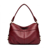 Sac à Main Souple en Cuir pour Femme - Joséphine en rouge, vue de face sur fond blanc