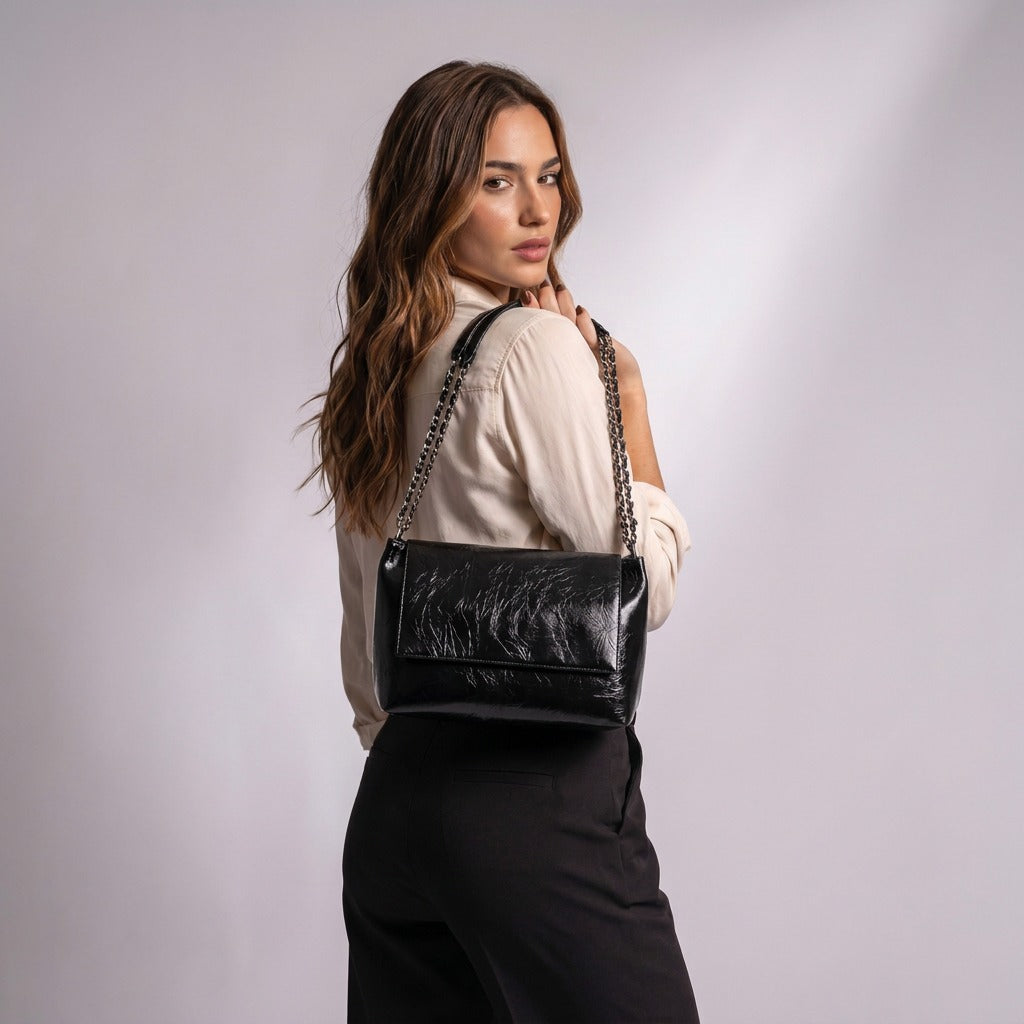 Sac cabas Valentine noir porté à l'épaule, vue de dos