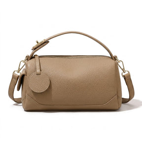 Sac bowling en cuir beige Lucille, vue de face sur fond blanc