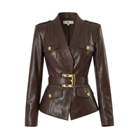 Veste cintrée en cuir chocolat Adèle, vue de face sur fond blanc
