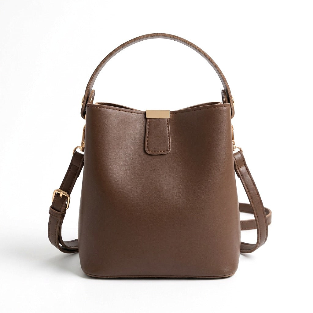 Sac seau en cuir chocolat Sidonie, vue de face sur fond blanc