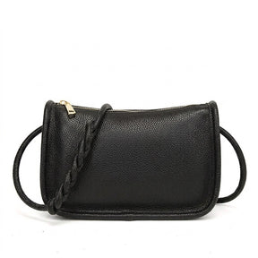 Sac porté épaule en cuir noir Capucine, vue de face sur fond blanc