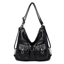 Sac à dos transformable en cuir noir Nine, vue de face sur fond blanc