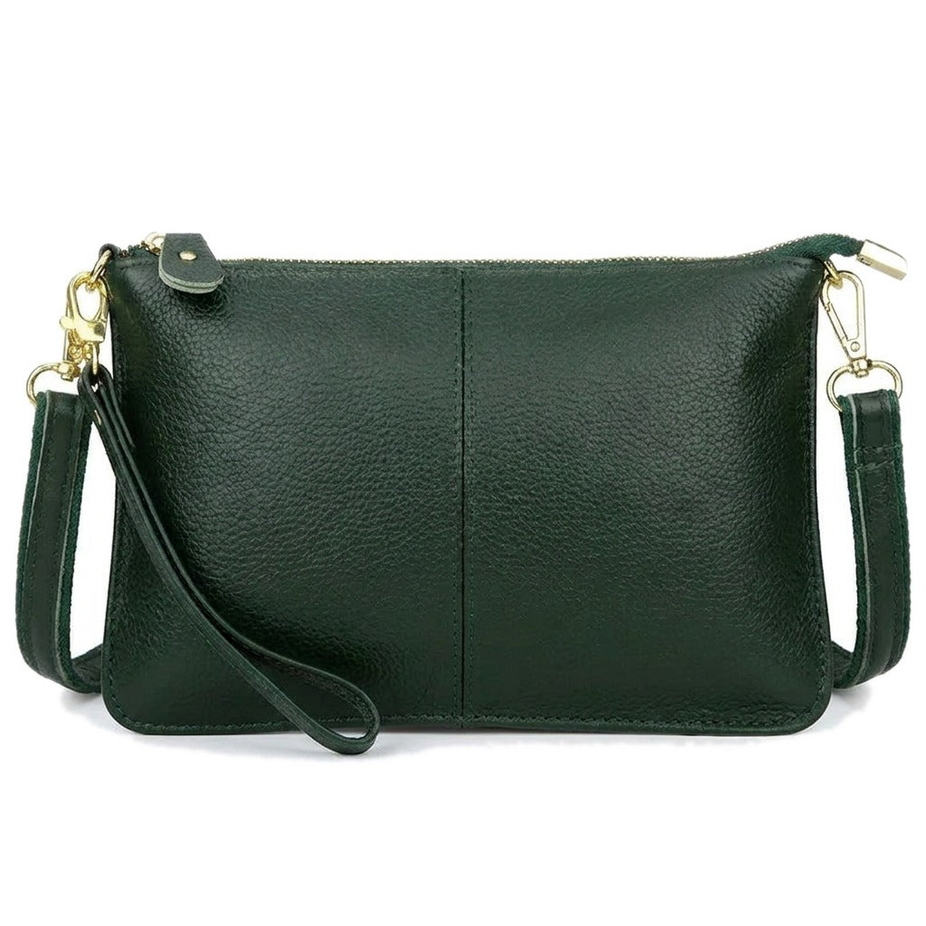 Pochette en cuir grainé vert Suzanne, vue de face sur fond blanc