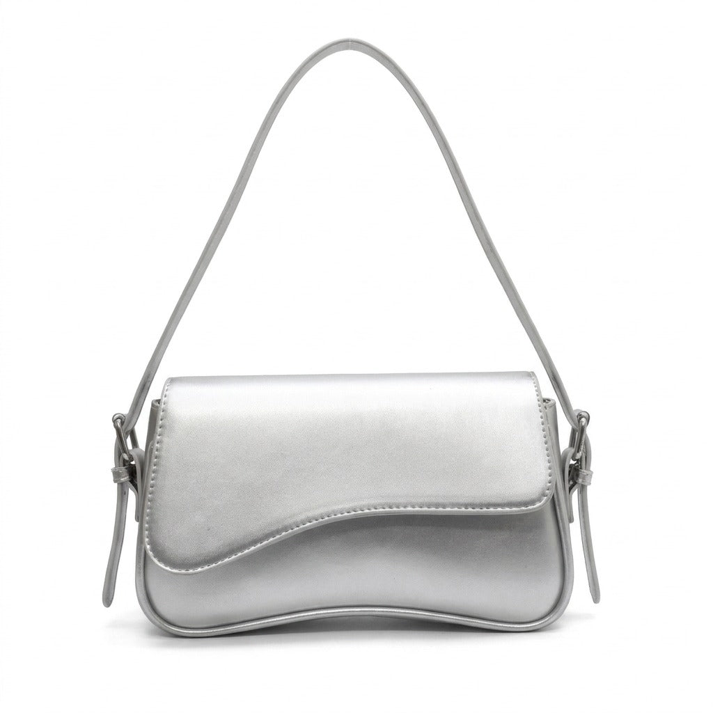 Sac baguette en cuir argent Romy, vue de face sur fond blanc
