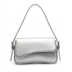 Sac baguette en cuir argent Romy, vue de face sur fond blanc