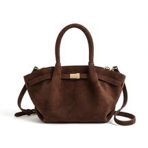 Sac trapèze en cuir chocolat Flore, vue de face sur fond blanc