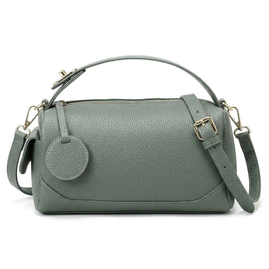 Sac bowling en cuir vert sauge Lucille, vue de face sur fond blanc