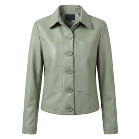 Veste courte en cuir vert sauge Léontine à col chemise, vue de face sur fond blanc