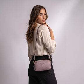 Sac Mathilde lavande porté à l'épaule, vue de dos