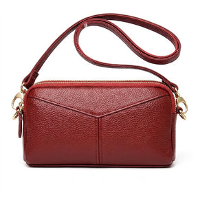 Sac bandoulière en cuir rouge Mathilde, vue de face sur fond blanc