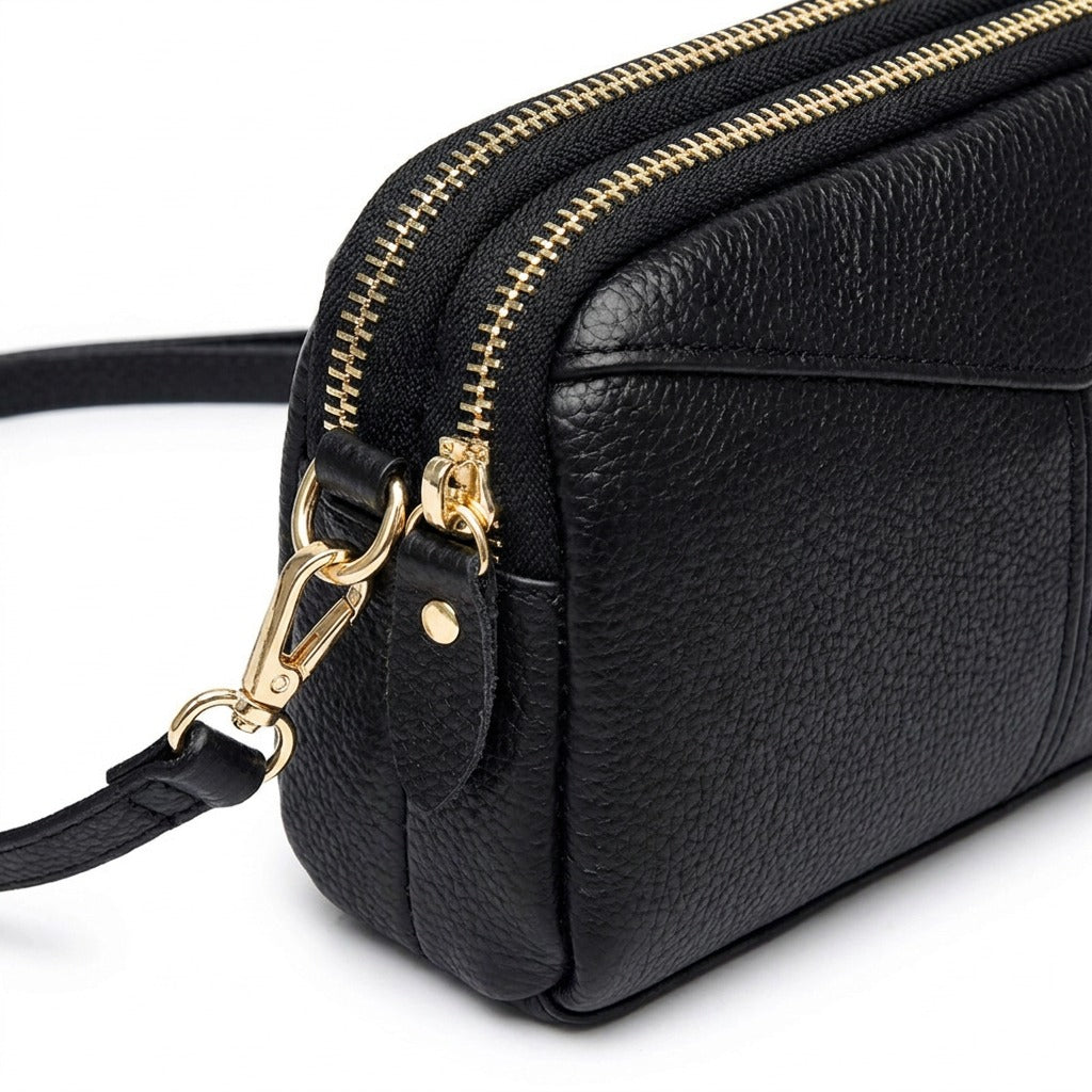 Détail du double zip doré et du mousqueton du sac Mathilde noir
